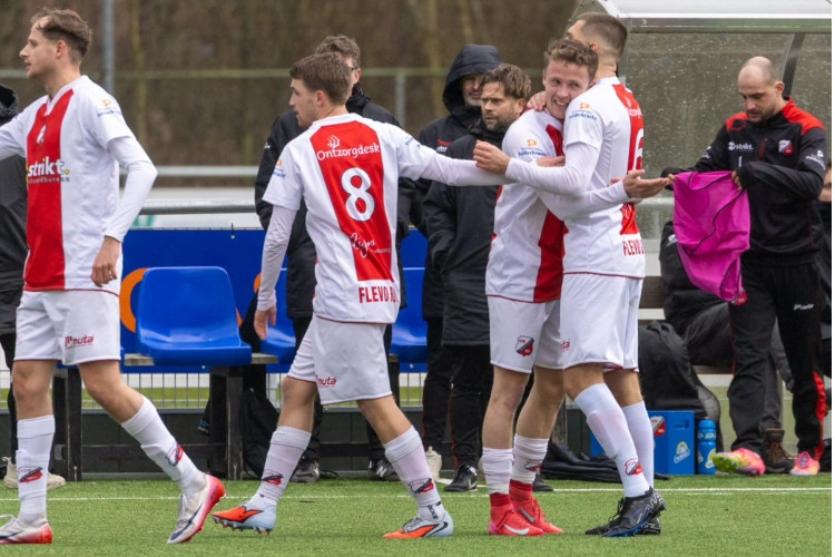 Flevo Boys beslist de wedstrijd tegen PKC'83 in 1 minuut
