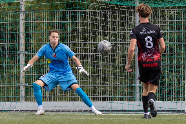 Doelman Luca Helsdingen stopt na dit seizoen bij Flevo Boys
