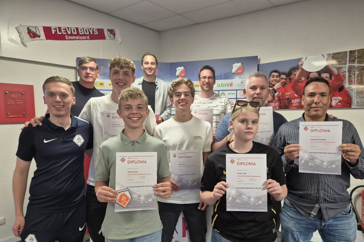 Flevo Boys verwelkomt 10 nieuwe verenigingsscheidsrechters!