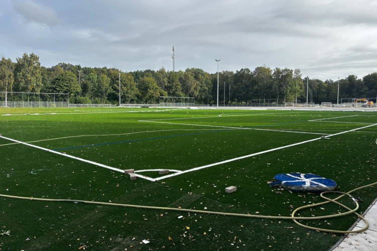 Aanleg kunstgrasvelden loopt opnieuw vertraging op